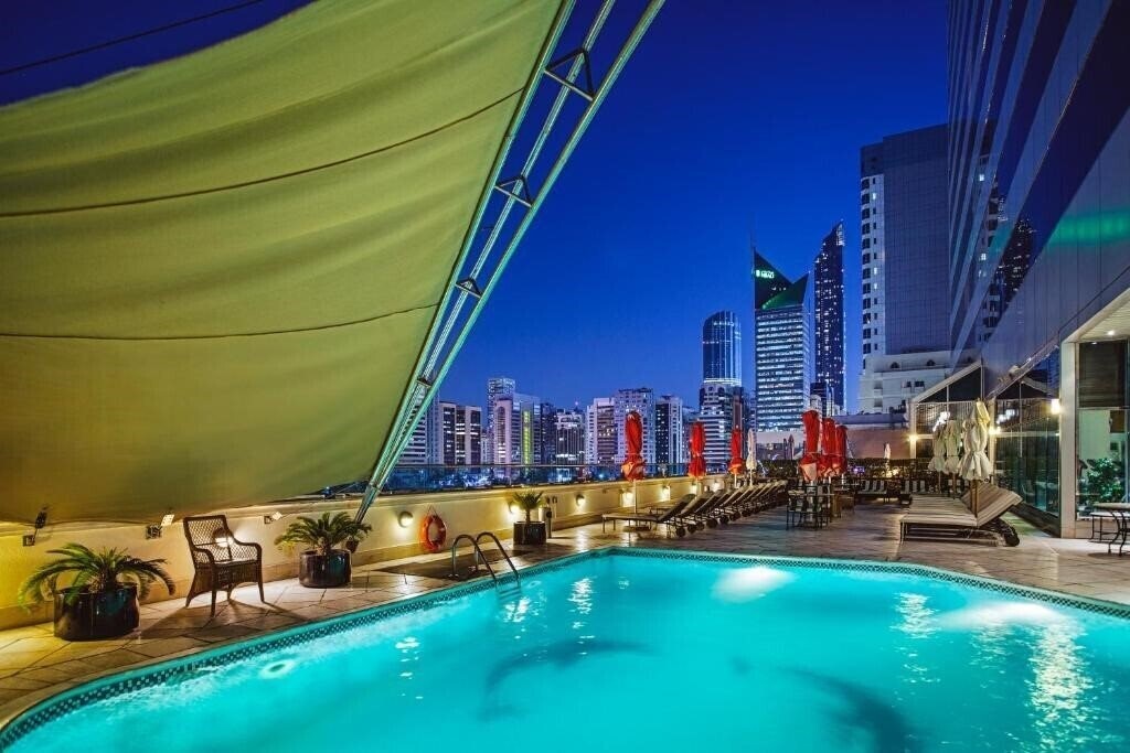 Готель Corniche Hotel Abu Dhab 5*