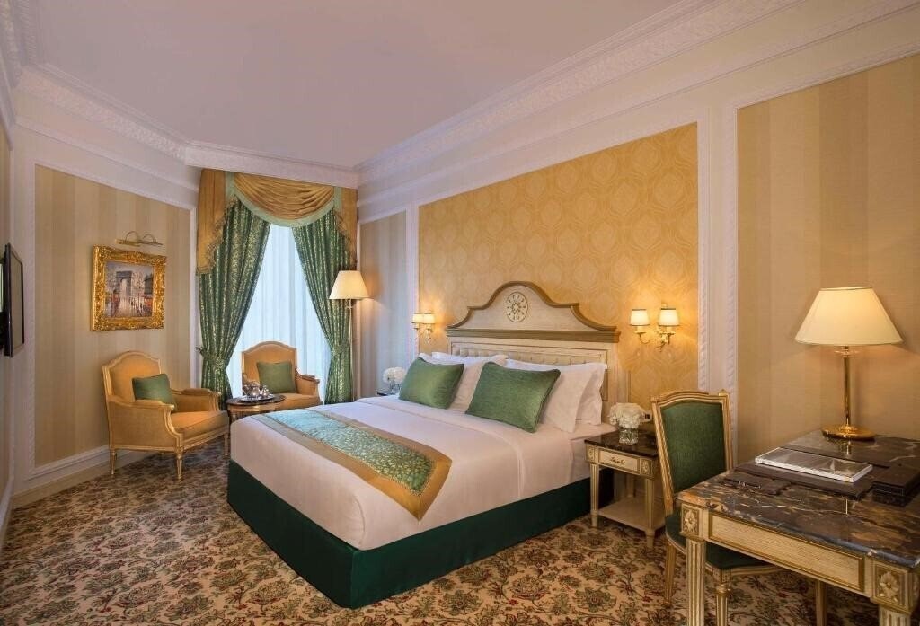 Готель Royal Rose Abu Dhabi, a Curio Collection by Hilton Affiliated Hotel 5*