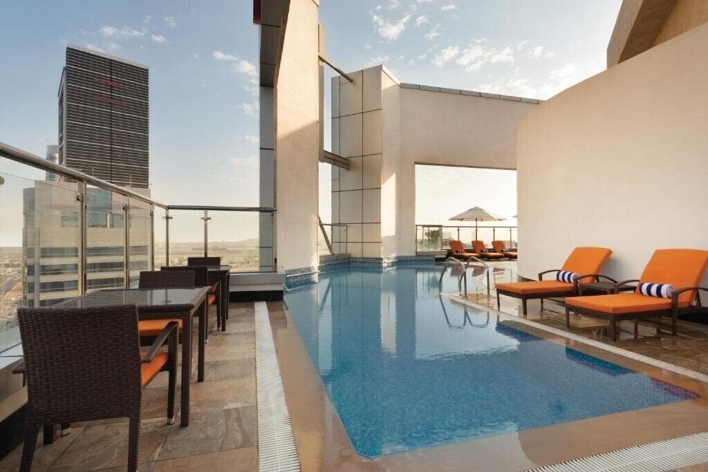 Фотографія Ramada Abu Dhabi Corniche 4*