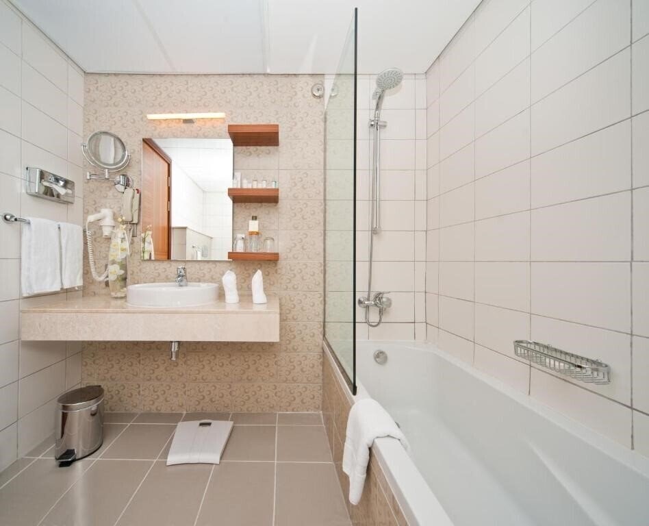 Фото City Seasons Al Hamra Hotel Abu Dhabi 4*