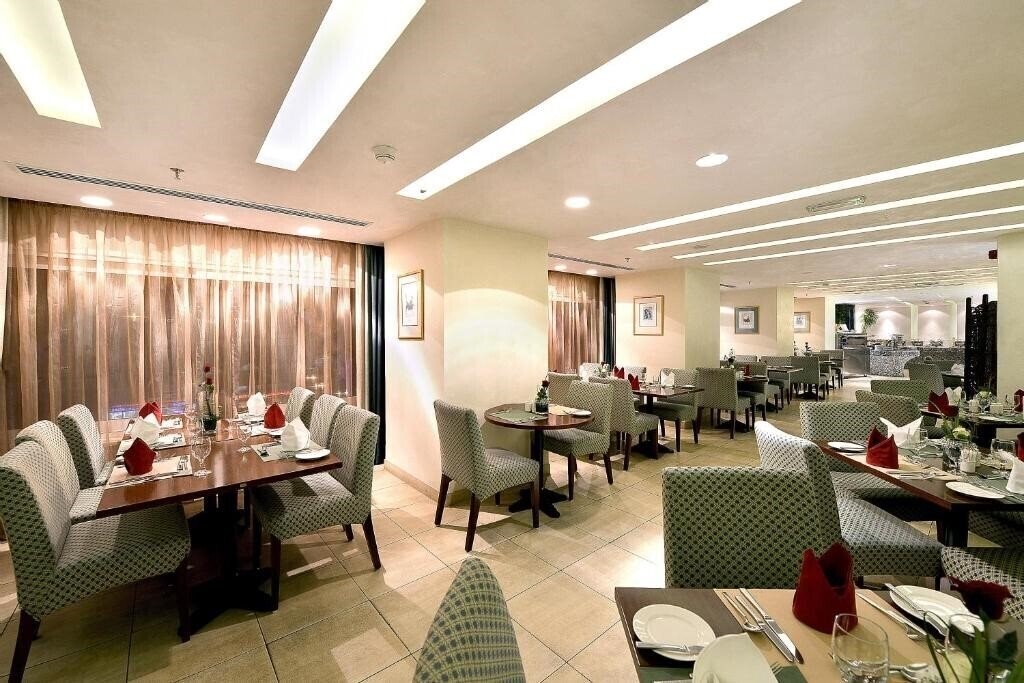 Фото City Seasons Al Hamra Hotel Abu Dhabi 4*