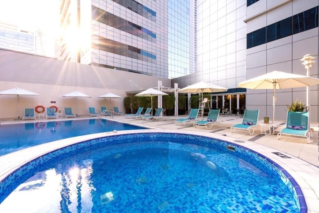 Отель Premier Inn Abu Dhabi Capital Centre 3*