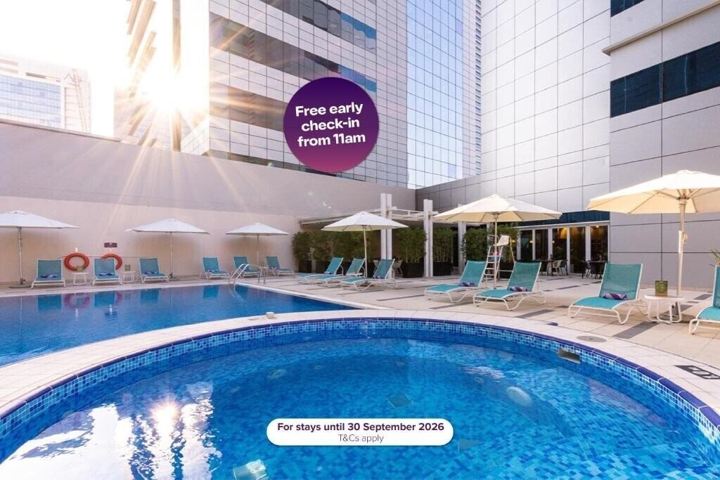 Отель Premier Inn Abu Dhabi Capital Centre 3*