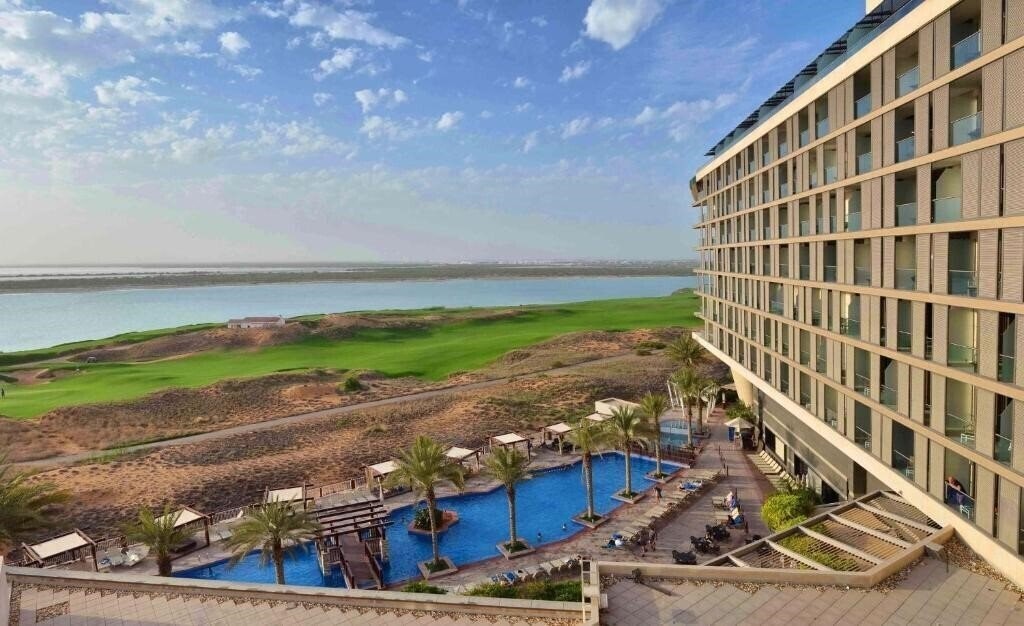 Отель Radisson Blu Hotel Abu Dhabi Yas Island 4*