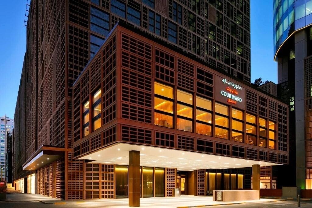 Готель Courtyard by Marriott World Trade Center Abu Dhabi 4*