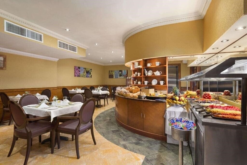 Фотографія Howard Johnson by Wyndham Abu Dhabi 3*