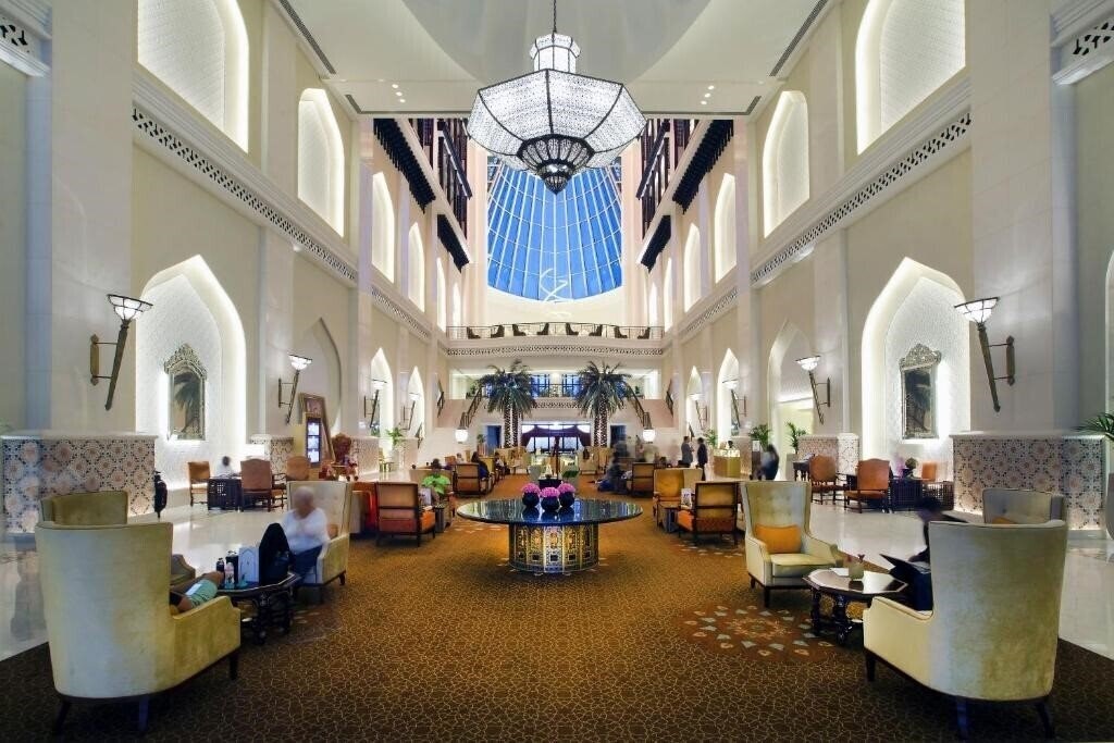 Отель Bab Al Qasr Hotel & Residences 5*
