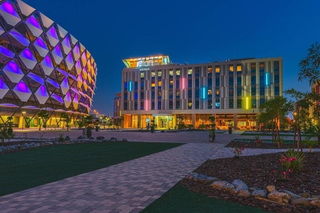 Готель Aloft Al Ain 4*