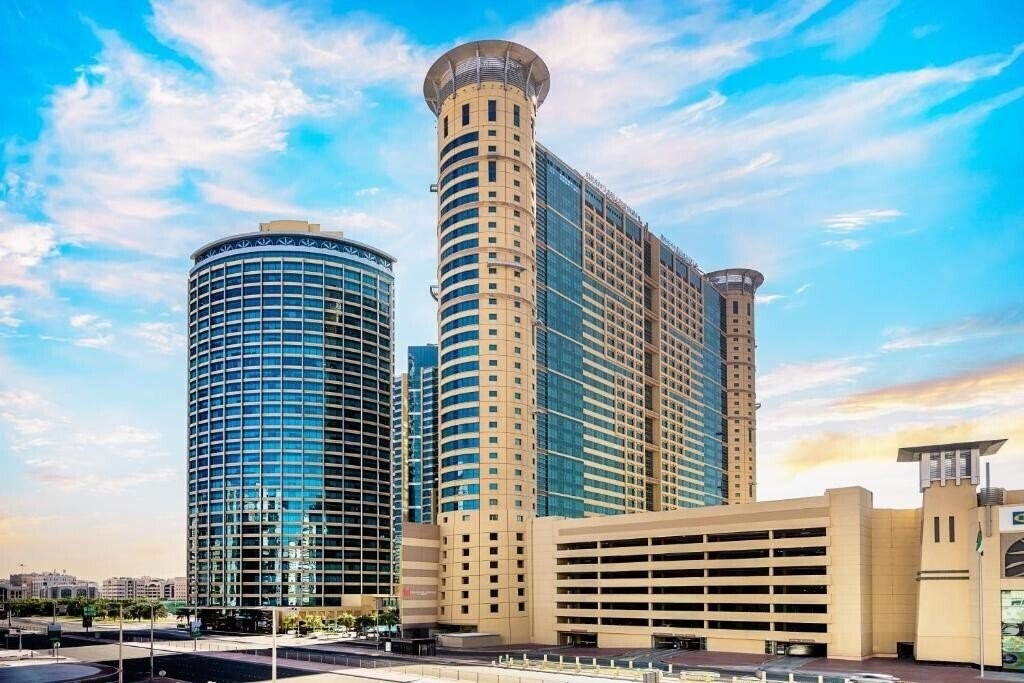 Готель Grand Millennium Al Wahda 5*