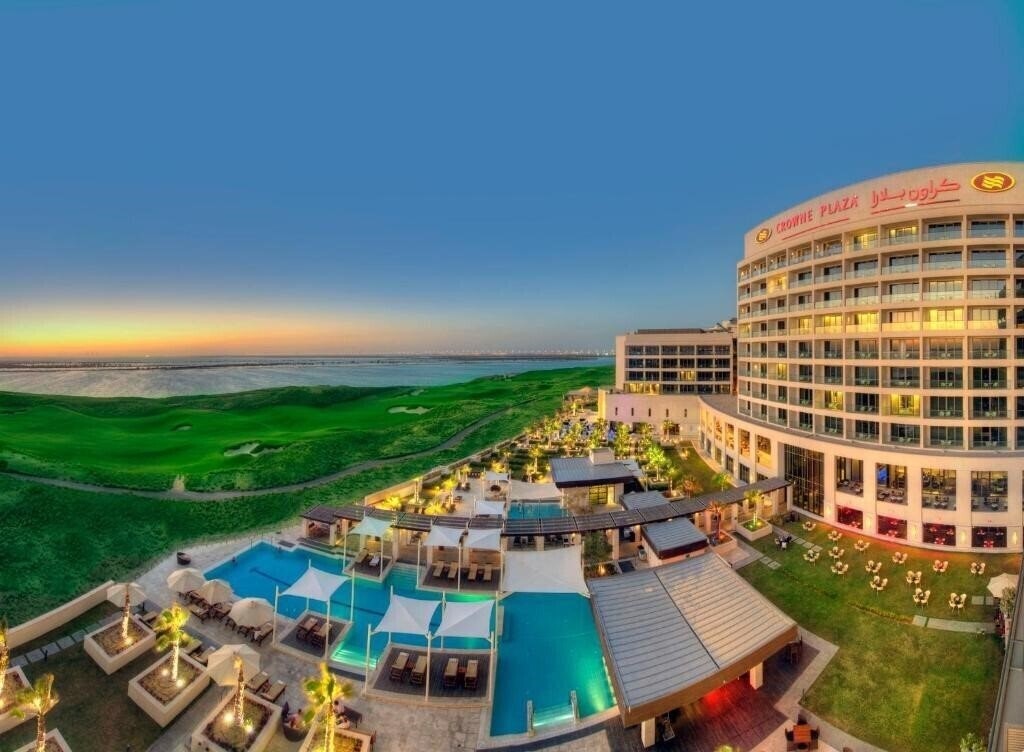 Готель Crowne Plaza Abu Dhabi Yas Island 4*