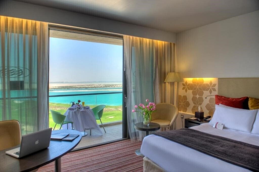 Зображення Crowne Plaza Abu Dhabi Yas Island 4*
