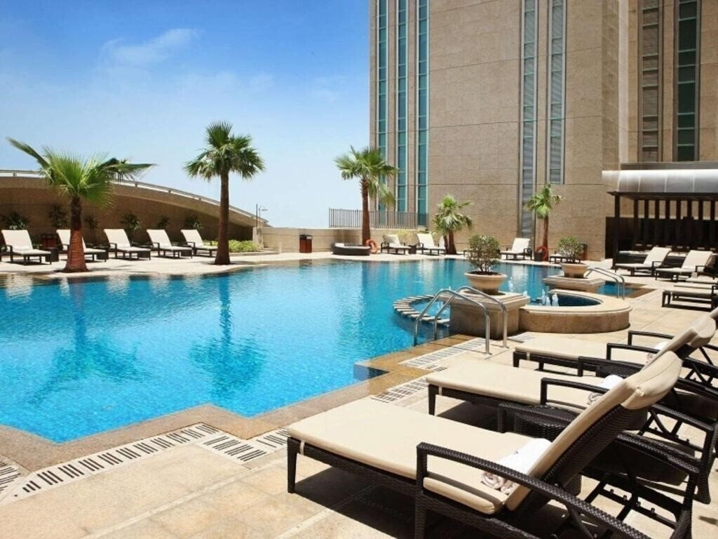 Отель Sofitel Abu Dhabi Corniche 5*
