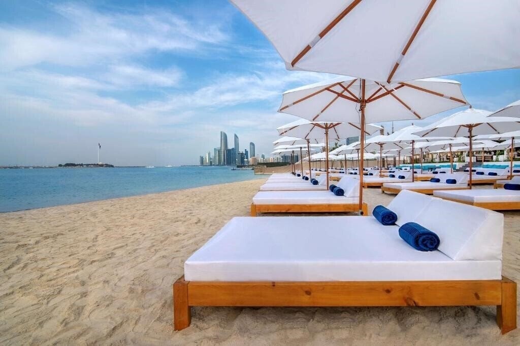 Изображение Radisson Blu Hotel & Resorts Abu Dhabi Corniche 5*
