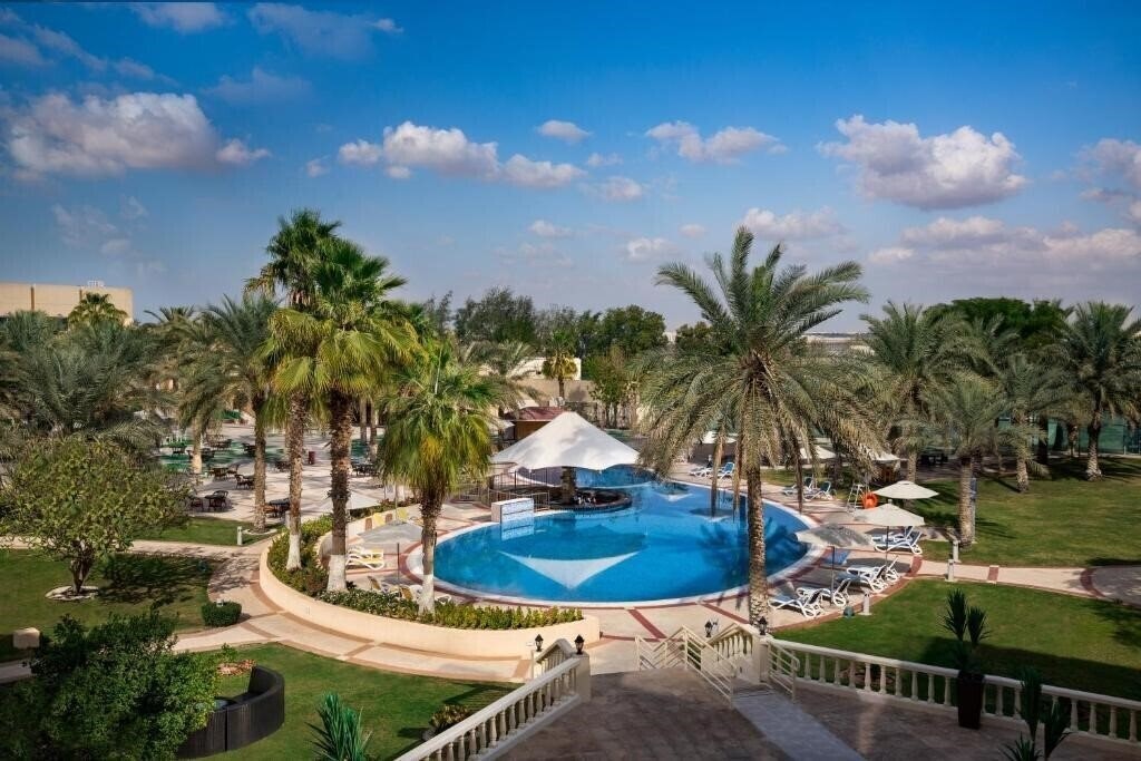 Отель Millennium Central Mafraq Hotel 4*