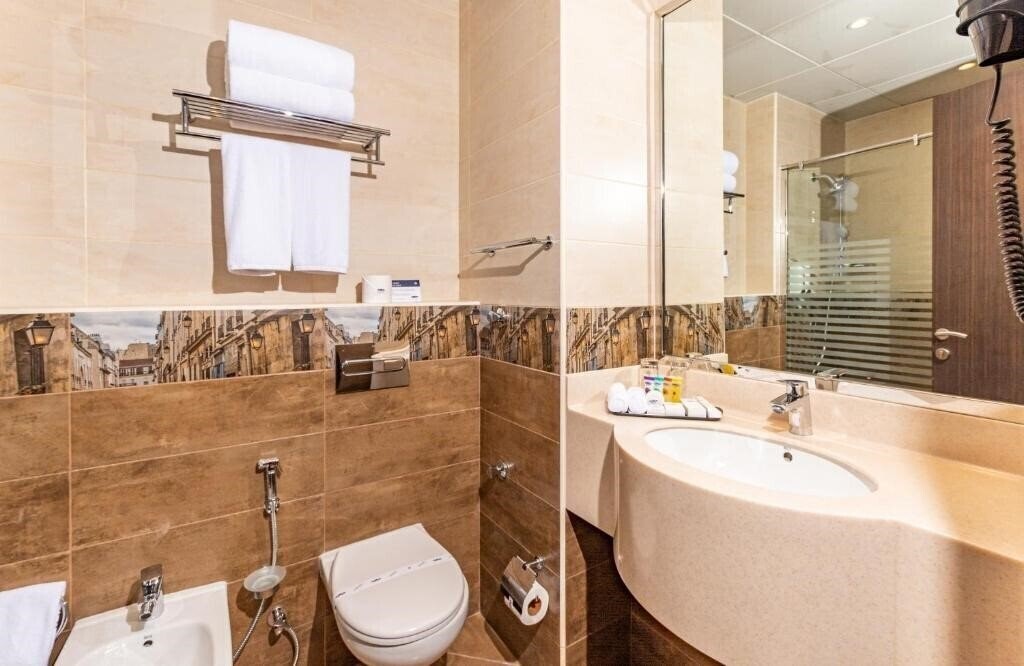 Фото Gravity Hotel Abu Dhabi 3*