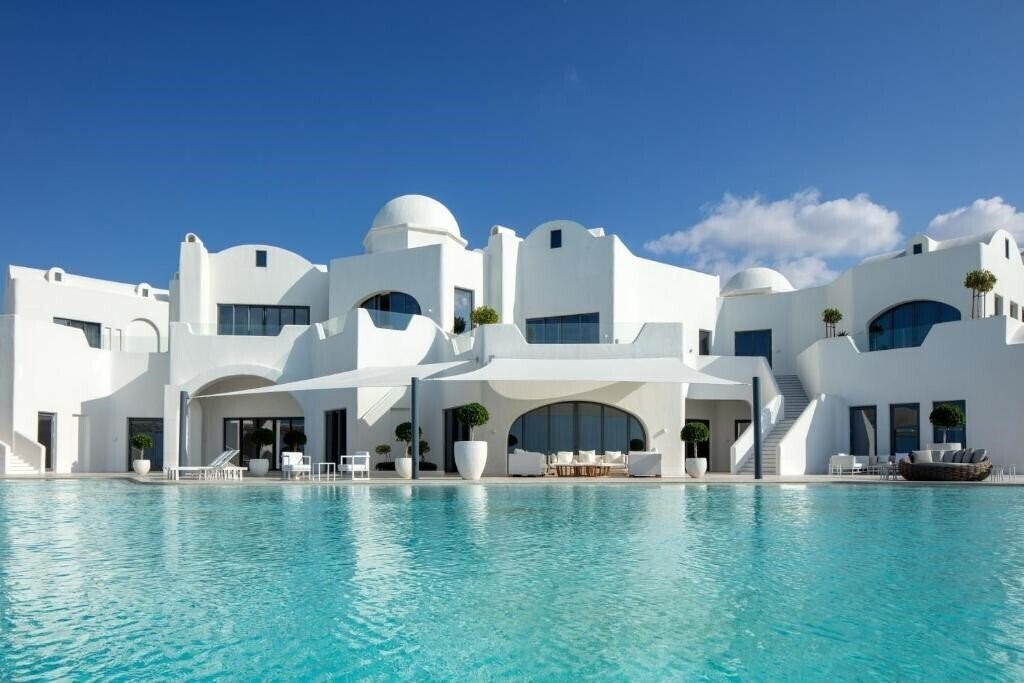 Готель Anantara Santorini Abu Dhabi Retreat 5*