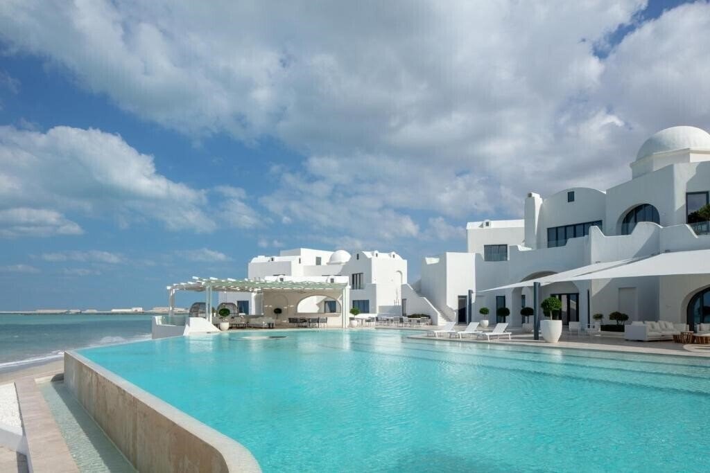 Зображення Anantara Santorini Abu Dhabi Retreat 5*