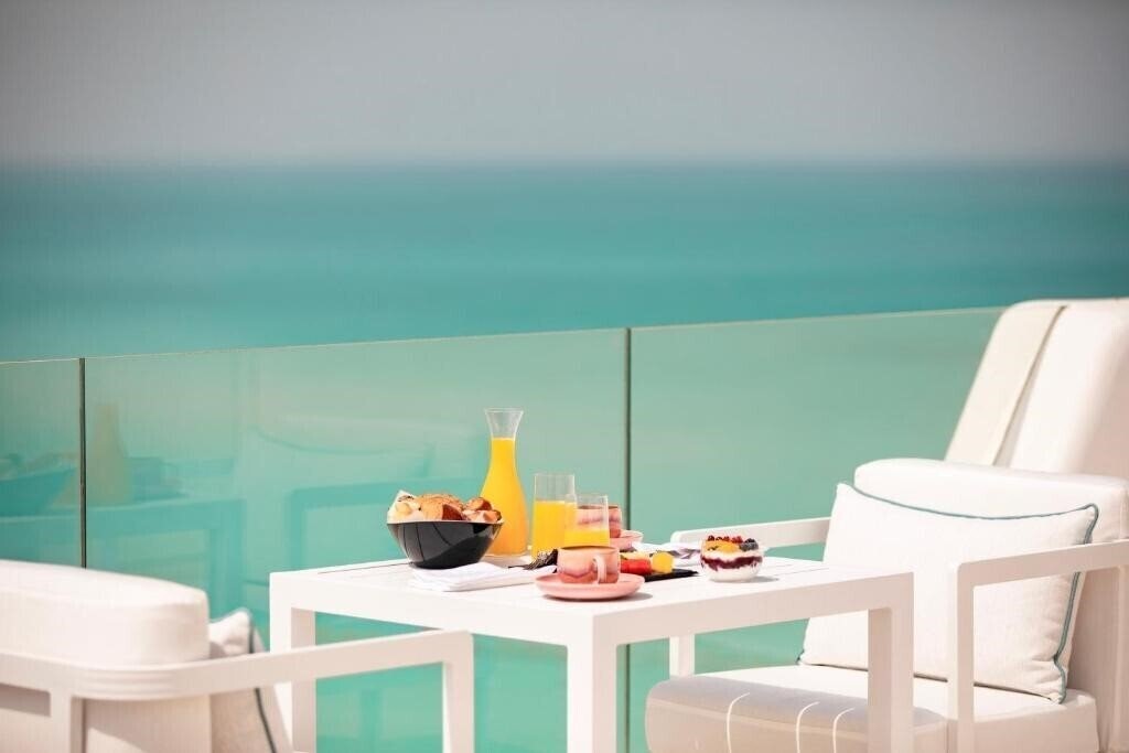 Картинка Anantara Santorini Abu Dhabi Retreat 5*