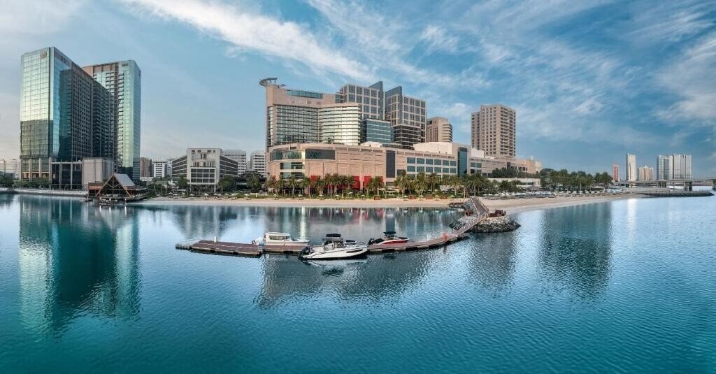 Отель Beach Rotana All Suites 5*