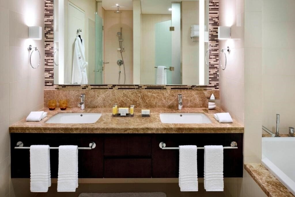 Фотографія Marriott Executive Apartments Downtown Abu Dhabi 4*
