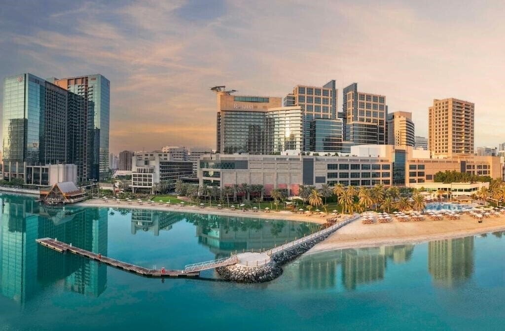 Готель Beach Rotana Hotel & Towers 5*