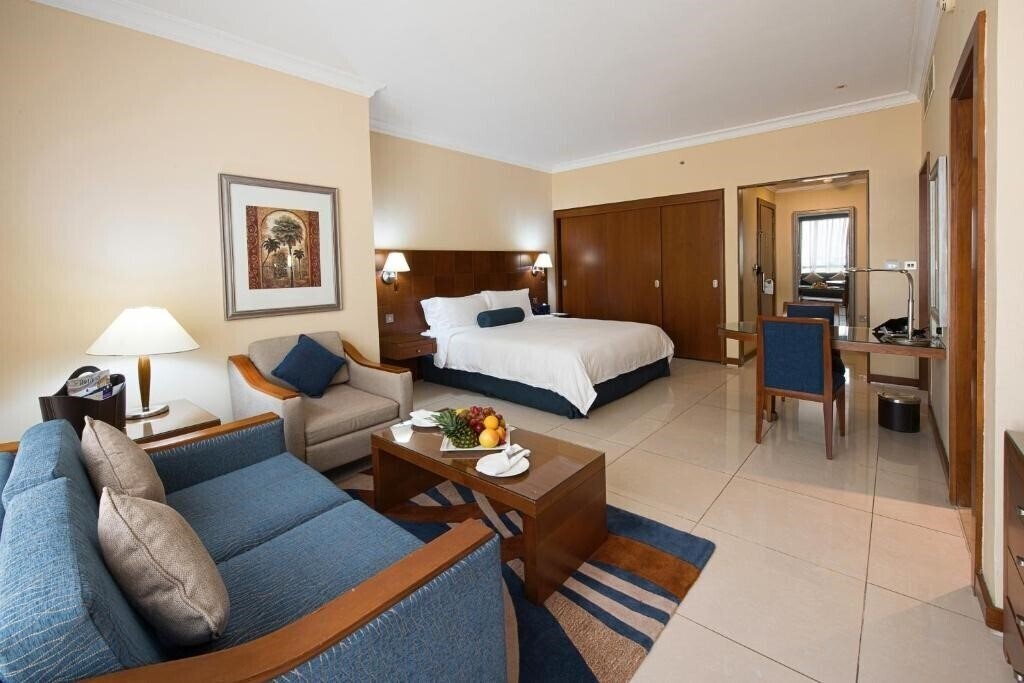 Отель Al Rawda Rotana Suites 4*