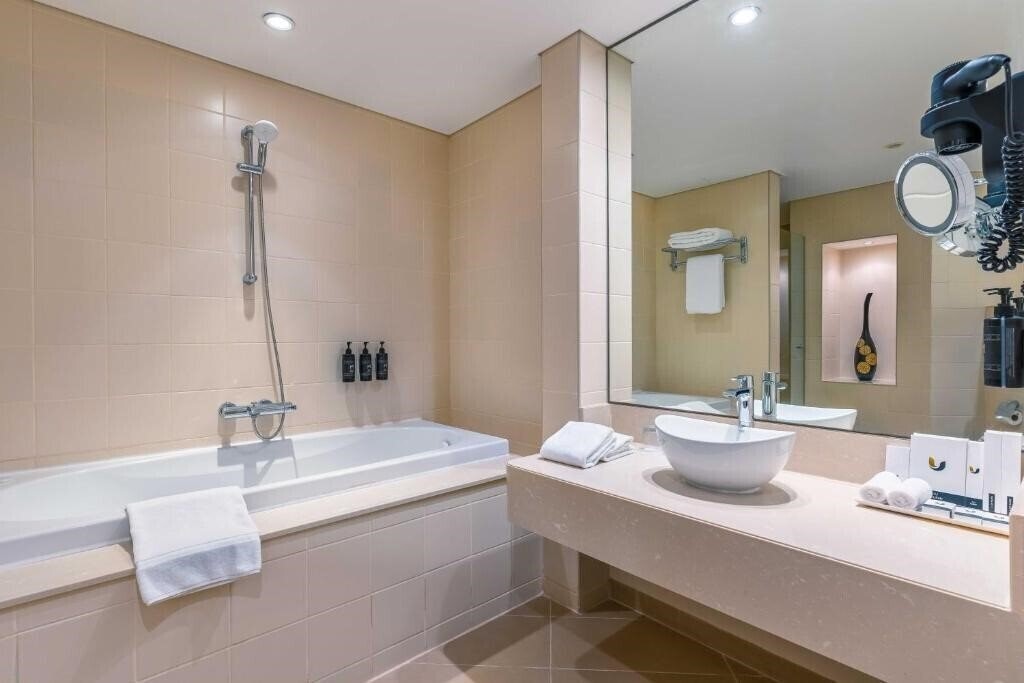 Фотография Mafraq Hotel Abu Dhabi 4*