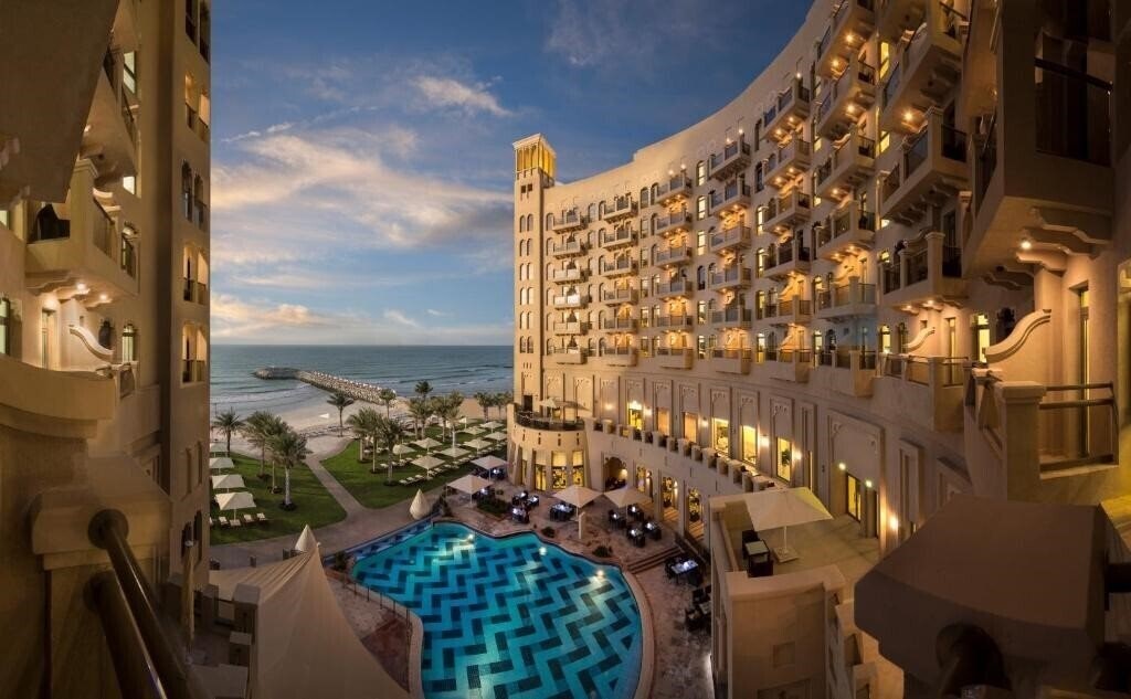 Готель Bahi Ajman Palace Hotel (ex. The Ajman Palace) 5*