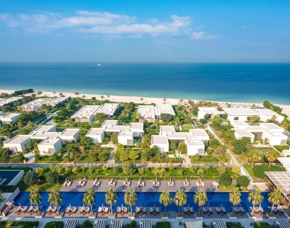 Готель Al Zorah Beach Resort 5*