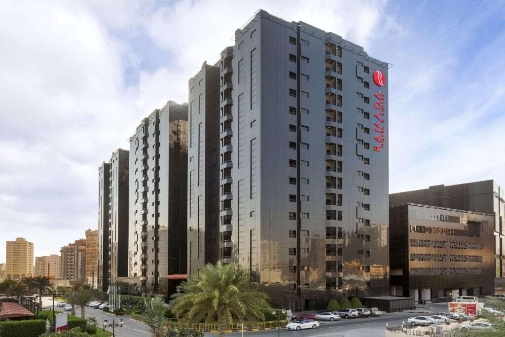 Зображення Ramada Hotel & Suites by Wyndham Ajman (ex. Landmark Suites) 4*