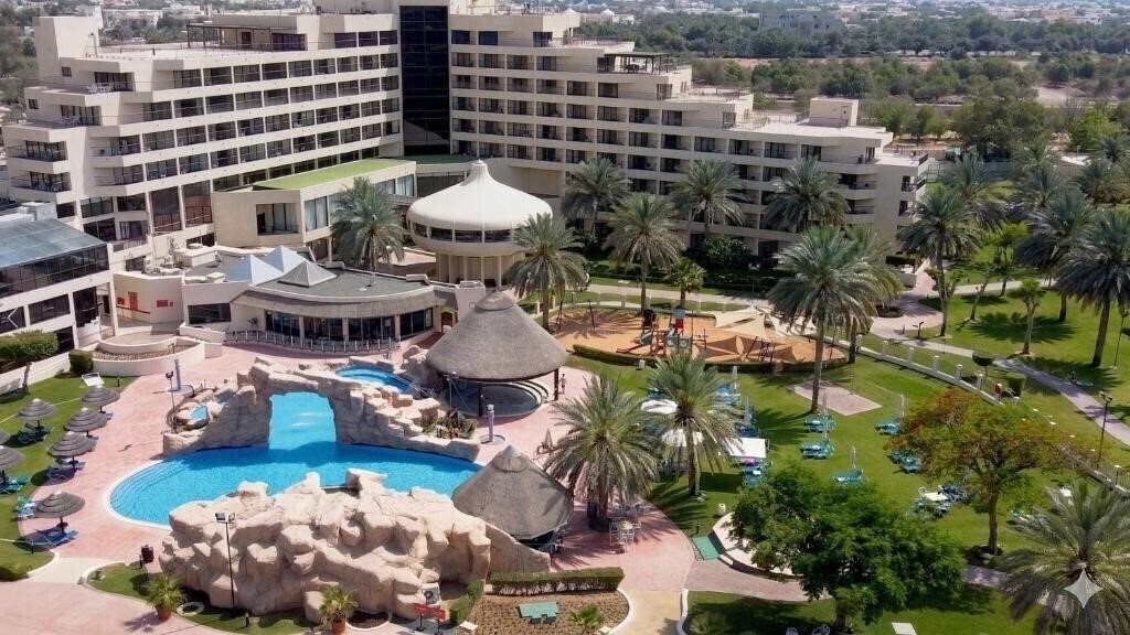 Готель Danat Al Ain Resort 5*