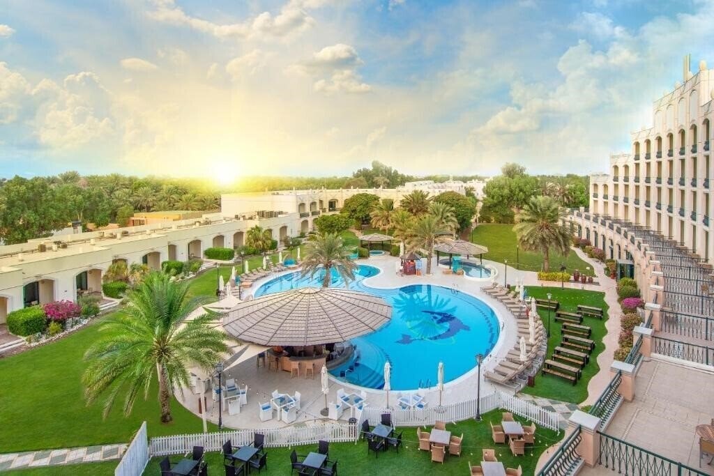 Готель Al Ain Rotana 5*