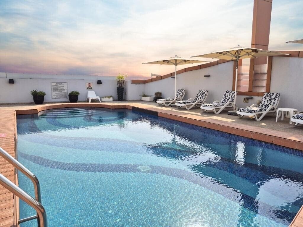 Отель Signature Hotel Al Barsha 4*