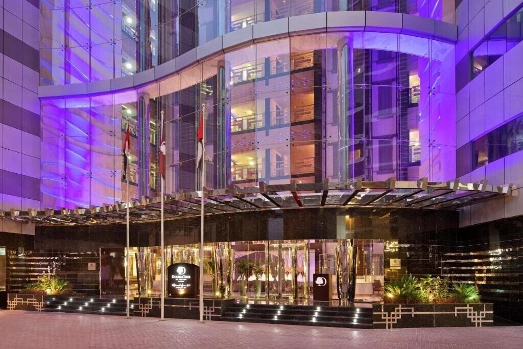 Отель Doubletree By Hilton Hotel & Residences Dubai Al Barsha 4*