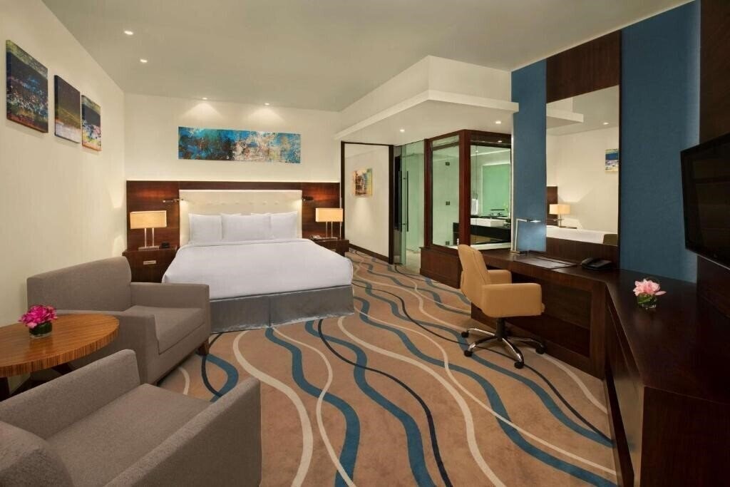 Фото Doubletree By Hilton Hotel & Residences Dubai Al Barsha 4*