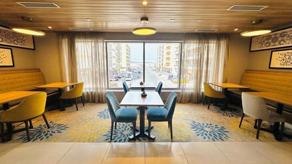 Зображення Hampton By Hilton Al Barsha 3*