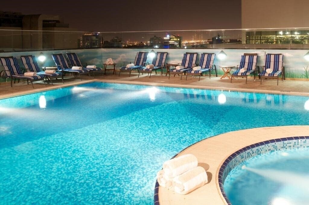 Отель Carlton Al Barsha 4*