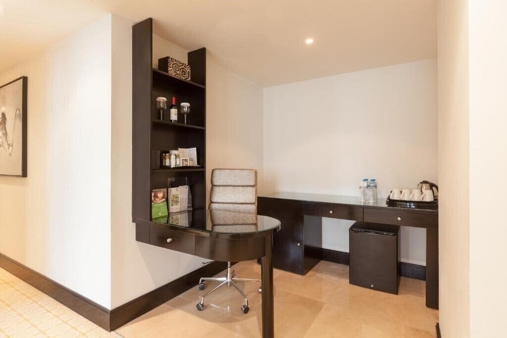 Отель Holiday Inn Dubai Al Barsha 4*