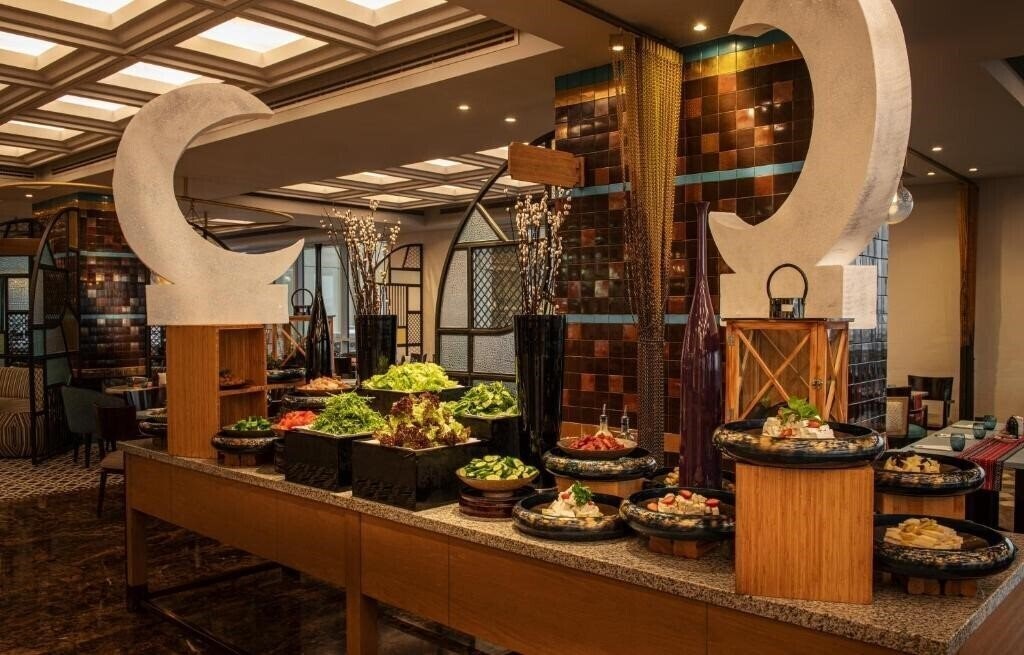 Фото Sheraton Mall Of The Emirates 5*
