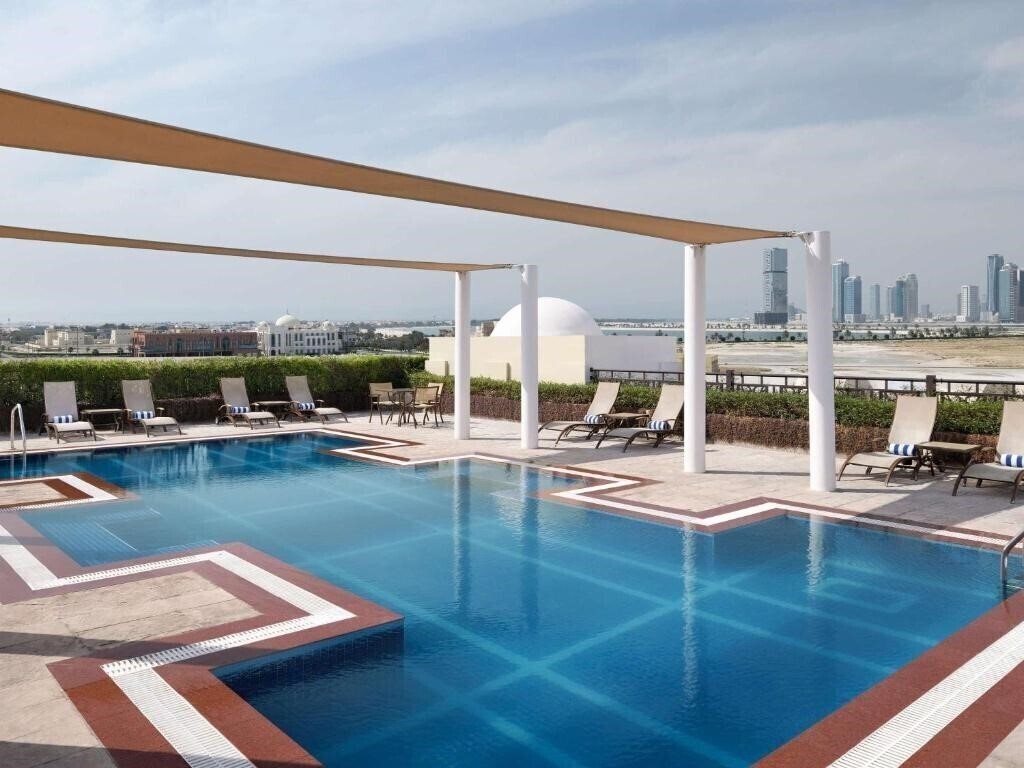 Готель Movenpick Al Mamzar 5*
