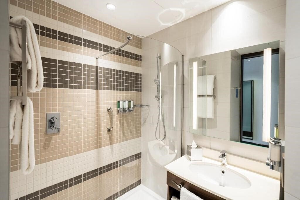 Фотография Hampton By Hilton Dubai Airport 3*