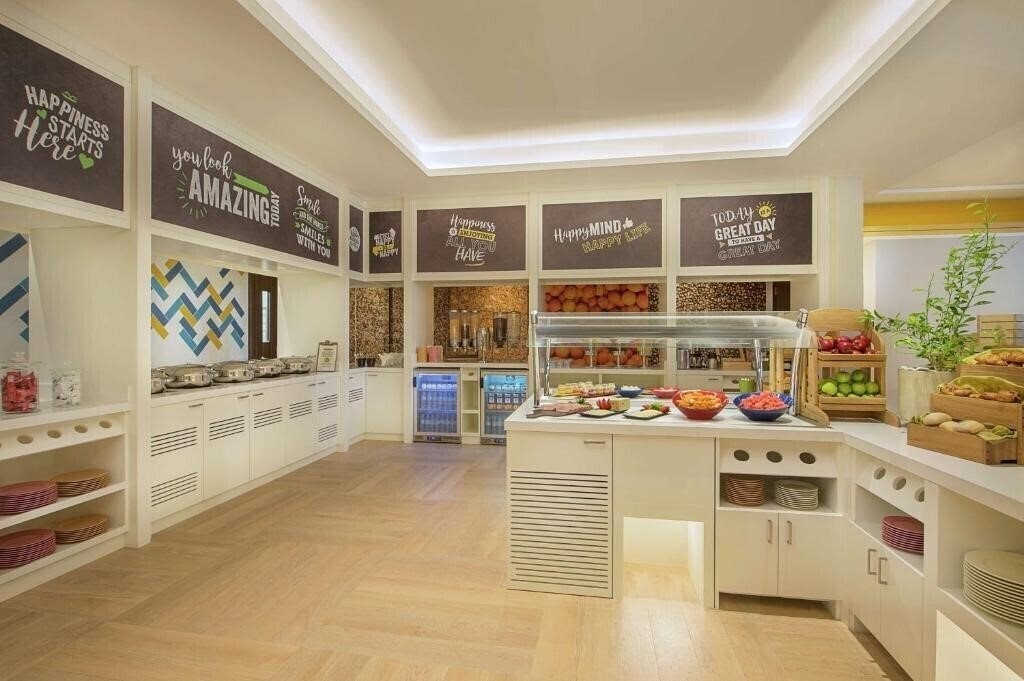 Изображение Hampton By Hilton Dubai Airport 3*