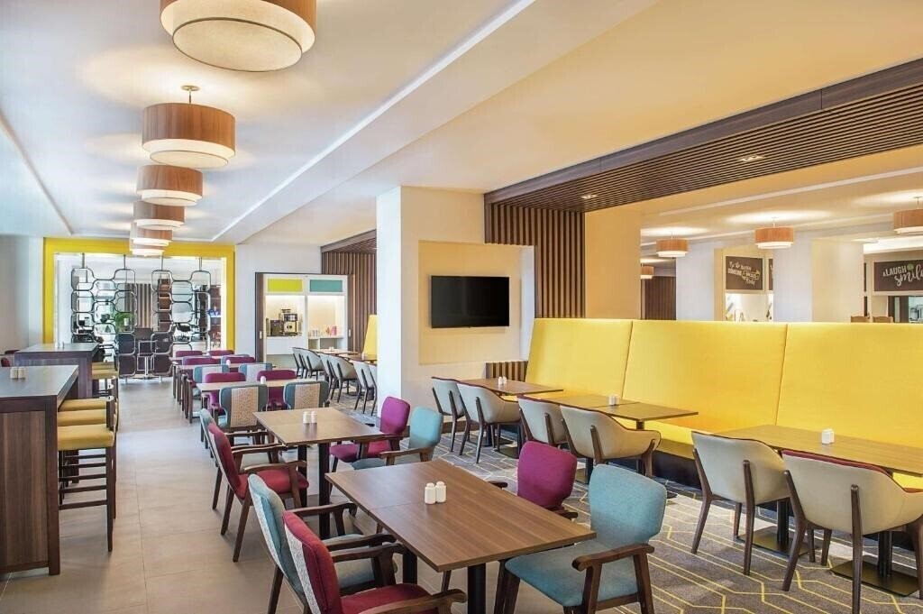 Картинка Hampton By Hilton Dubai Airport 3*