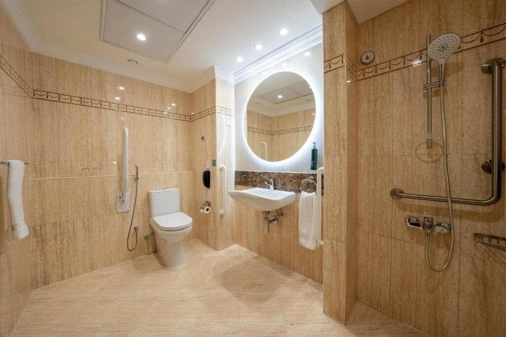 Фото DoubleTree by Hilton Dubai Port Saeed 4*