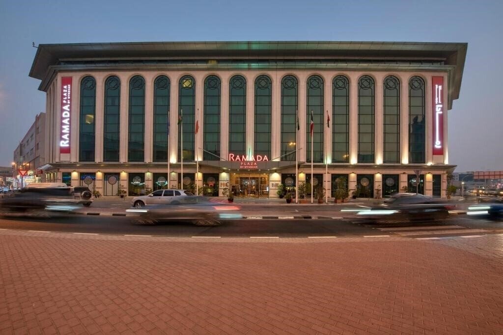 Готель Ramada Plaza by Wyndham Dubai Deira (ex. Best Western Premier Deira, Traders Hotel Dubai, Traders Hotel by Shangri-La) 4*