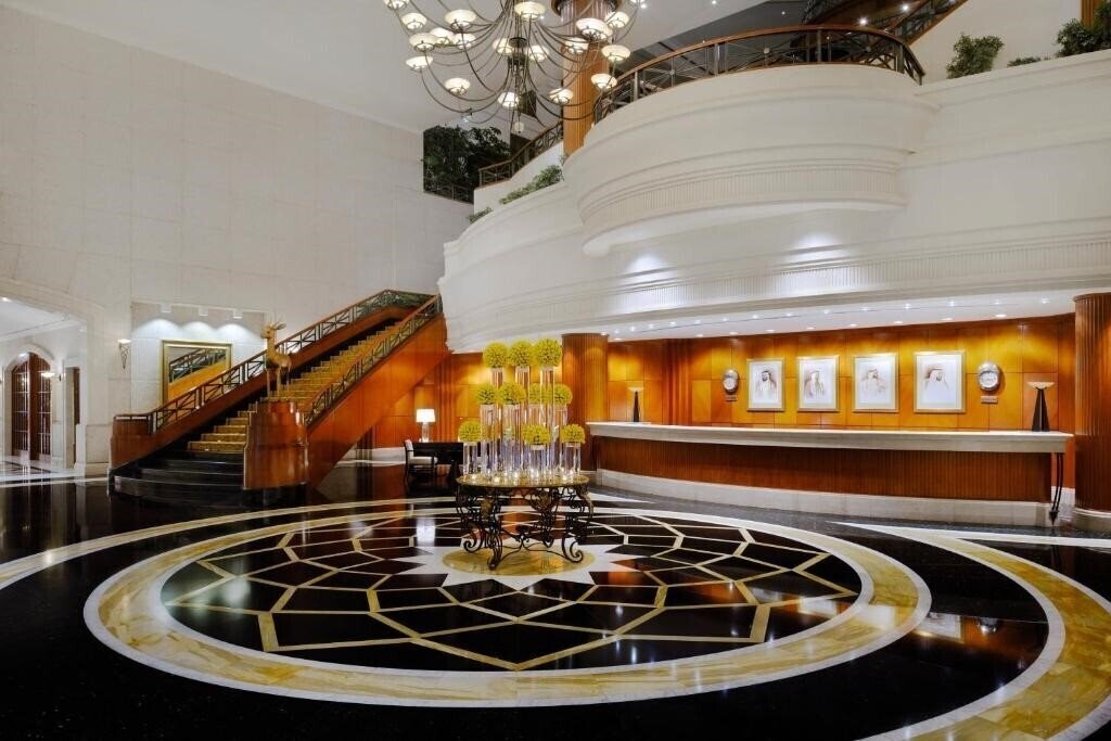 Готель Connaught Palace Hotel Dubai (ex. The Bristol Hotel, JW Marriott Hotel Dubai) 4*