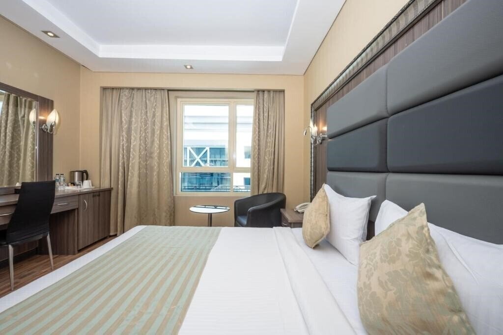 Отель Pearl Swiss Hotel 4*