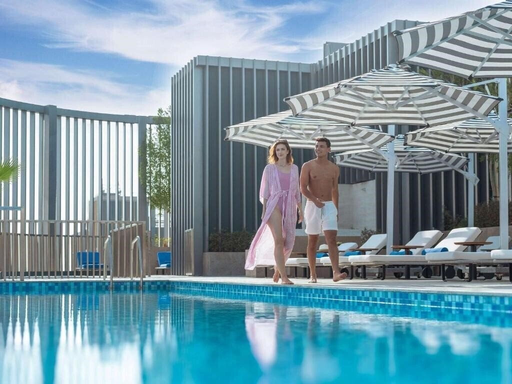 Фото Mercure Hotel Dubai Deira 3*