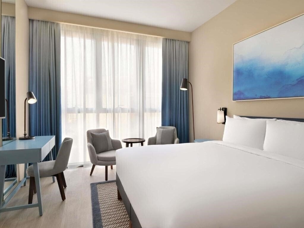 Фото Mercure Hotel Dubai Deira 3*