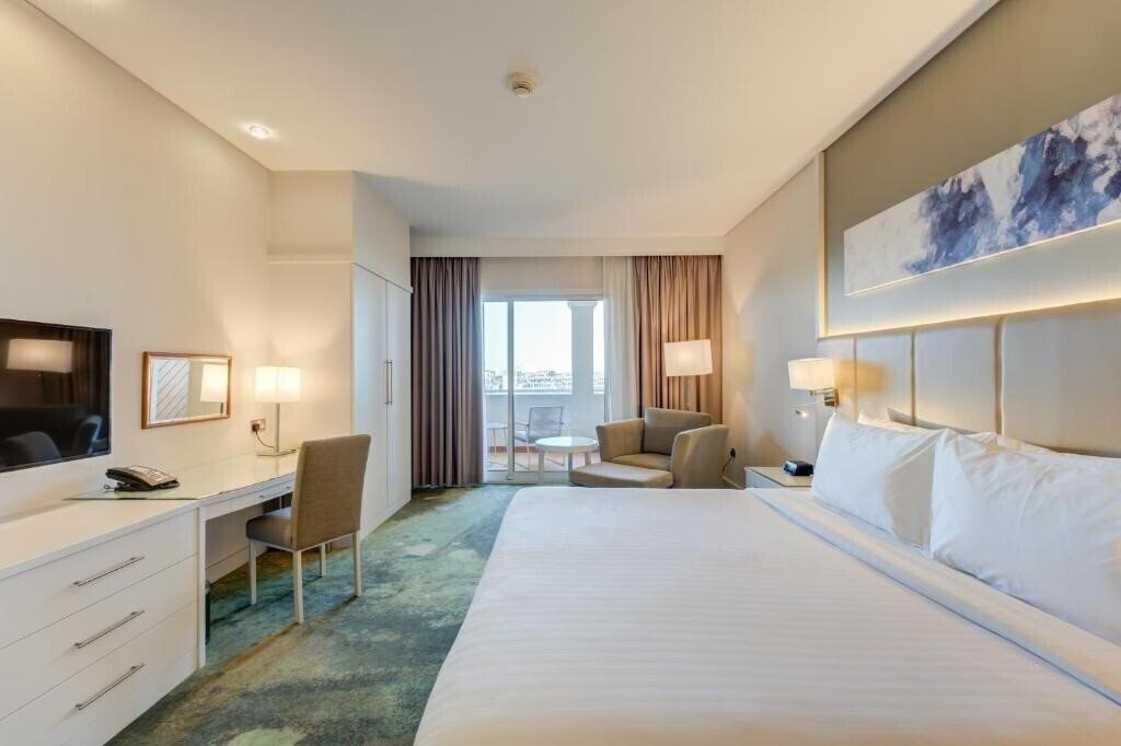 Фотографія Millennium Lakeview Hotel Formerly Copthorne (ex. Copthorne Lakeview Hotel, Dubai Investment Park) 4*